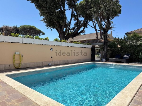 casa indipendente in vendita a Fiumicino in zona Fregene