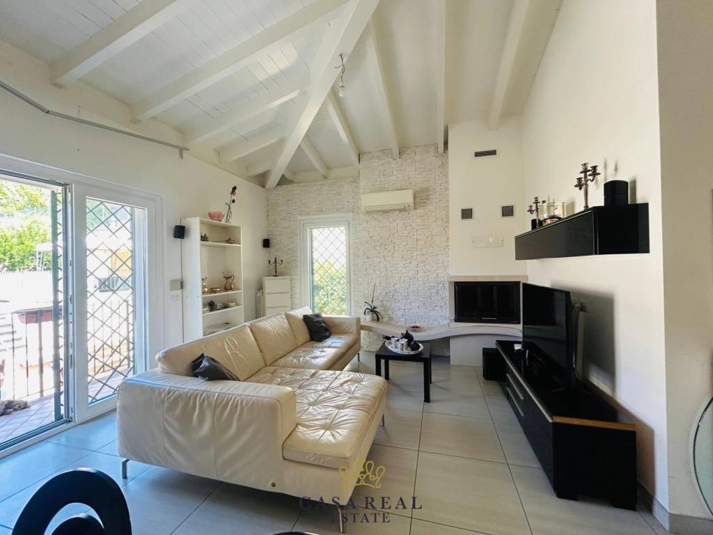 casa indipendente in vendita a Fiumicino in zona Aranova