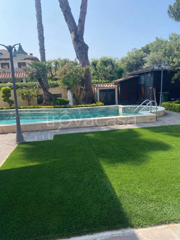 casa indipendente in vendita a Fiumicino in zona Fregene
