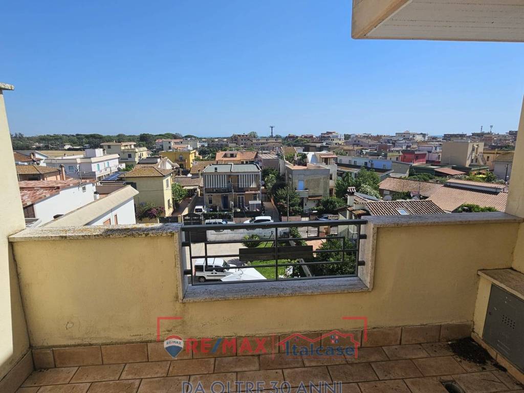 appartamento in vendita a Fiumicino in zona Palidoro