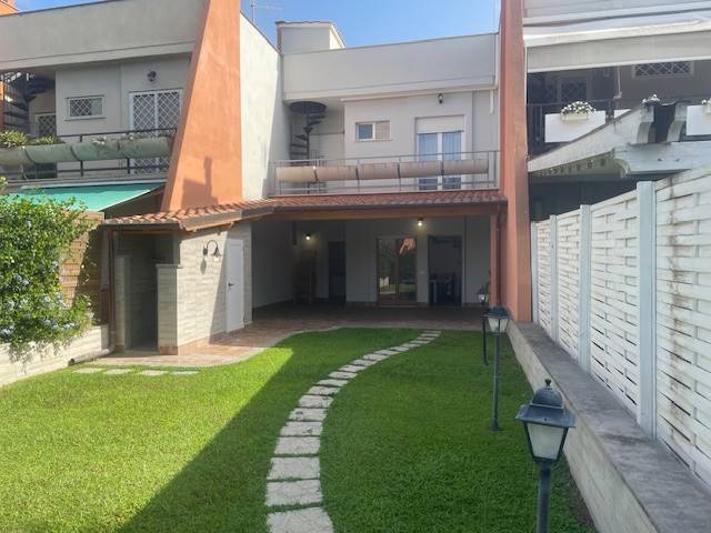 casa indipendente in vendita a Fiumicino in zona Maccarese