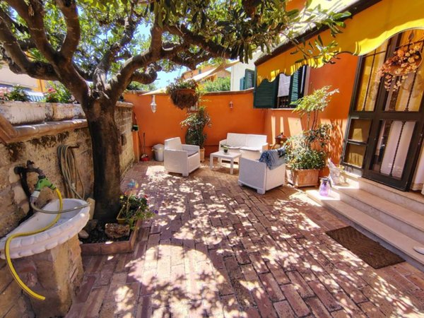 casa indipendente in vendita a Fiumicino in zona Torrimpietra