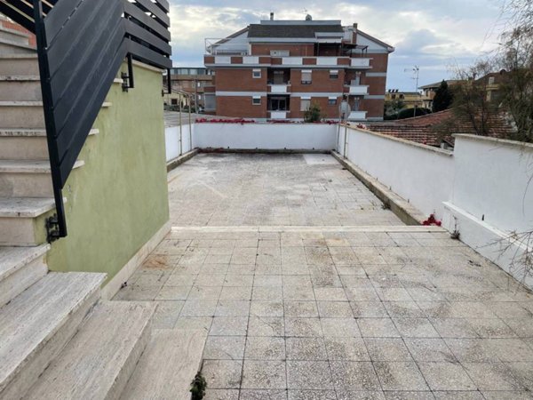 appartamento in vendita a Fiumicino in zona Isola Sacra