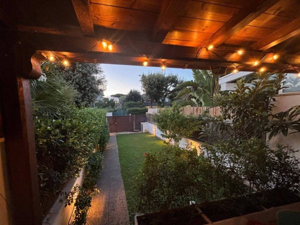 casa indipendente in vendita a Fiumicino in zona Fregene