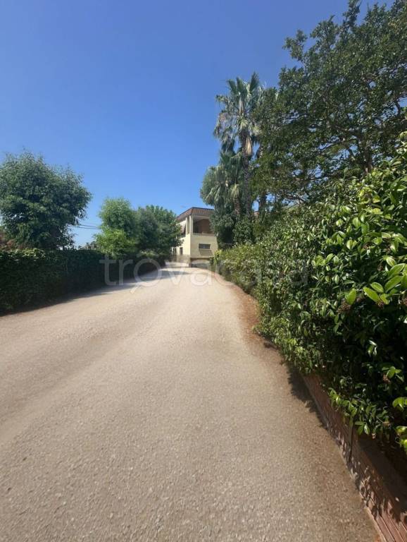 casa indipendente in vendita a Fiumicino in zona Isola Sacra