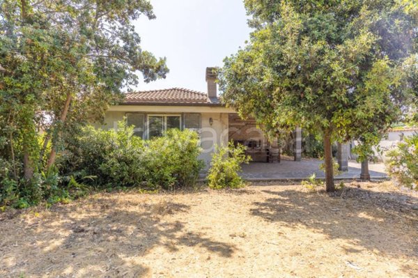 casa indipendente in vendita a Fiumicino in zona Isola Sacra