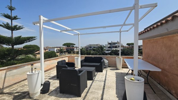 appartamento in vendita a Fiumicino in zona Isola Sacra