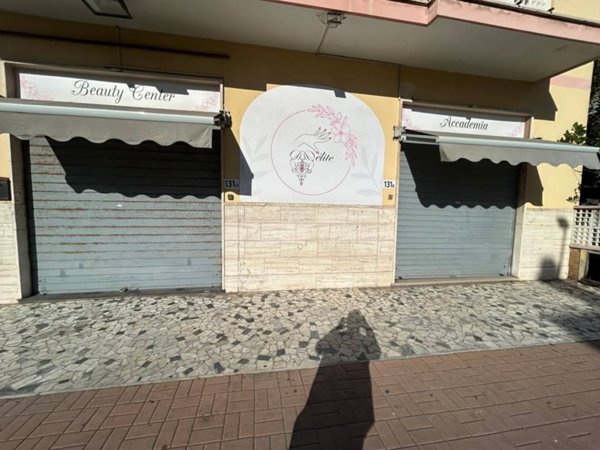 negozio in vendita a Fiumicino in zona Isola Sacra