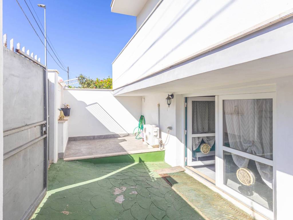 appartamento in vendita a Fiumicino in zona Focene