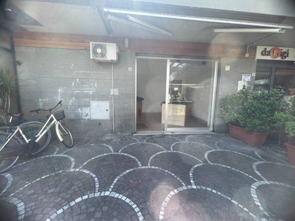 negozio in vendita a Fiumicino in zona Fregene