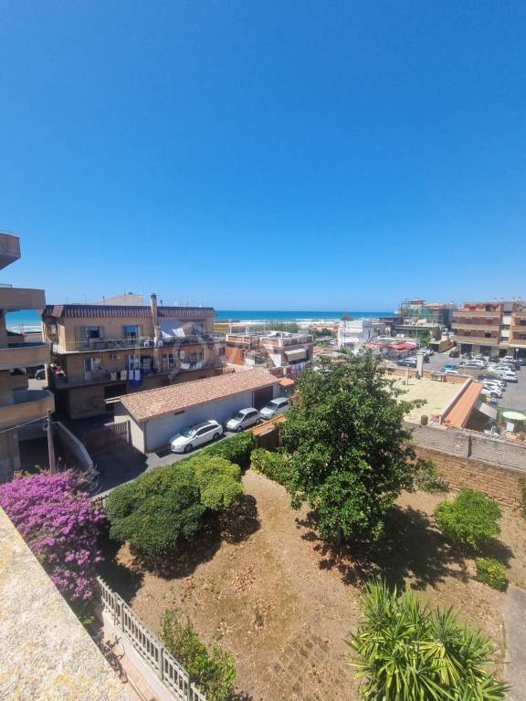 appartamento in vendita a Fiumicino in zona Passo Oscuro
