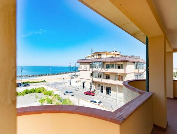 appartamento in vendita a Fiumicino in zona Isola Sacra