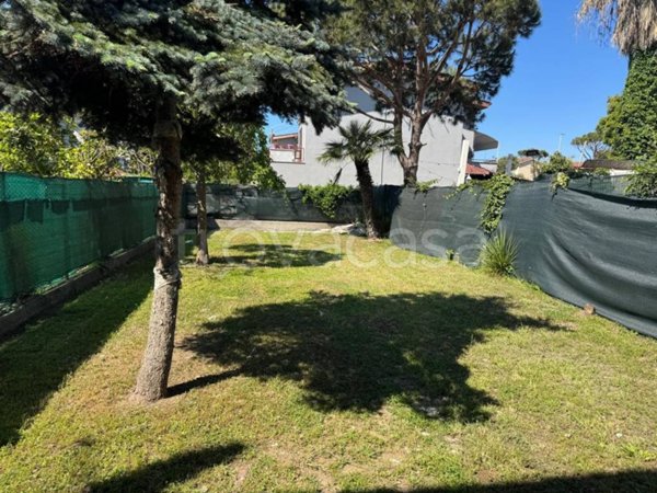 casa indipendente in vendita a Fiumicino in zona Fregene
