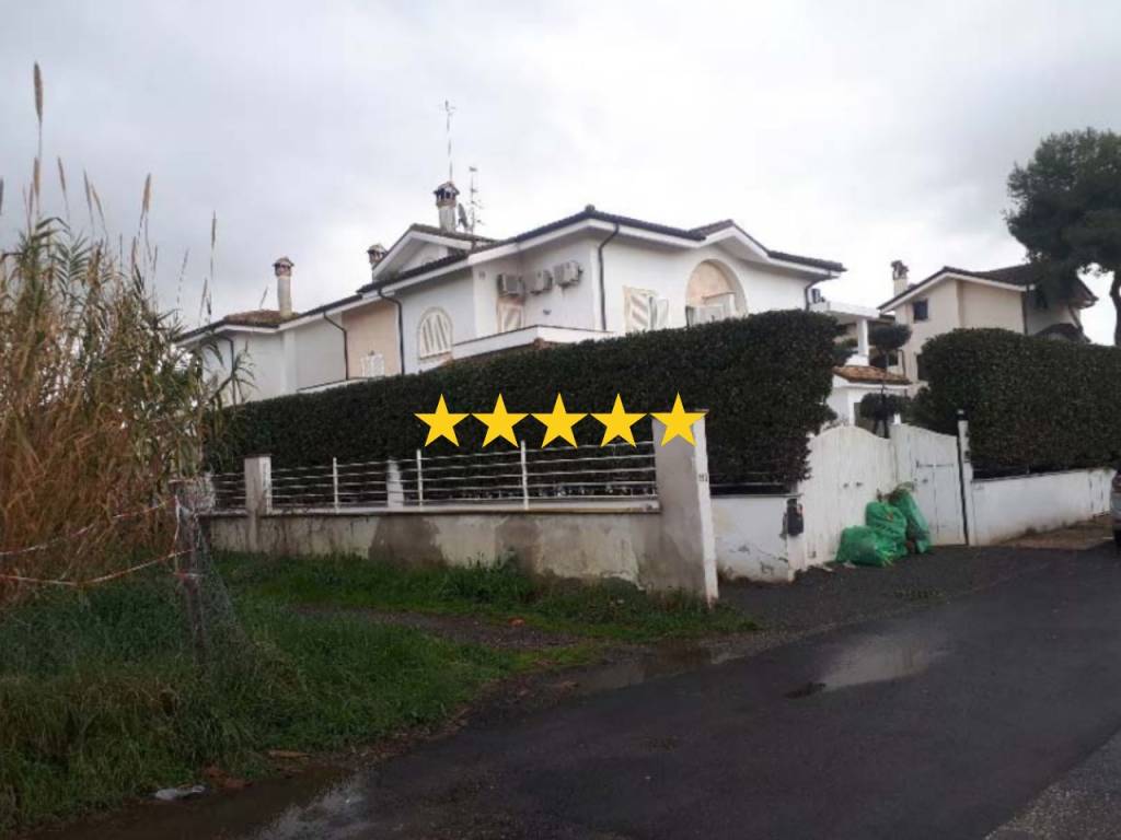 casa indipendente in vendita a Fiumicino in zona Fregene