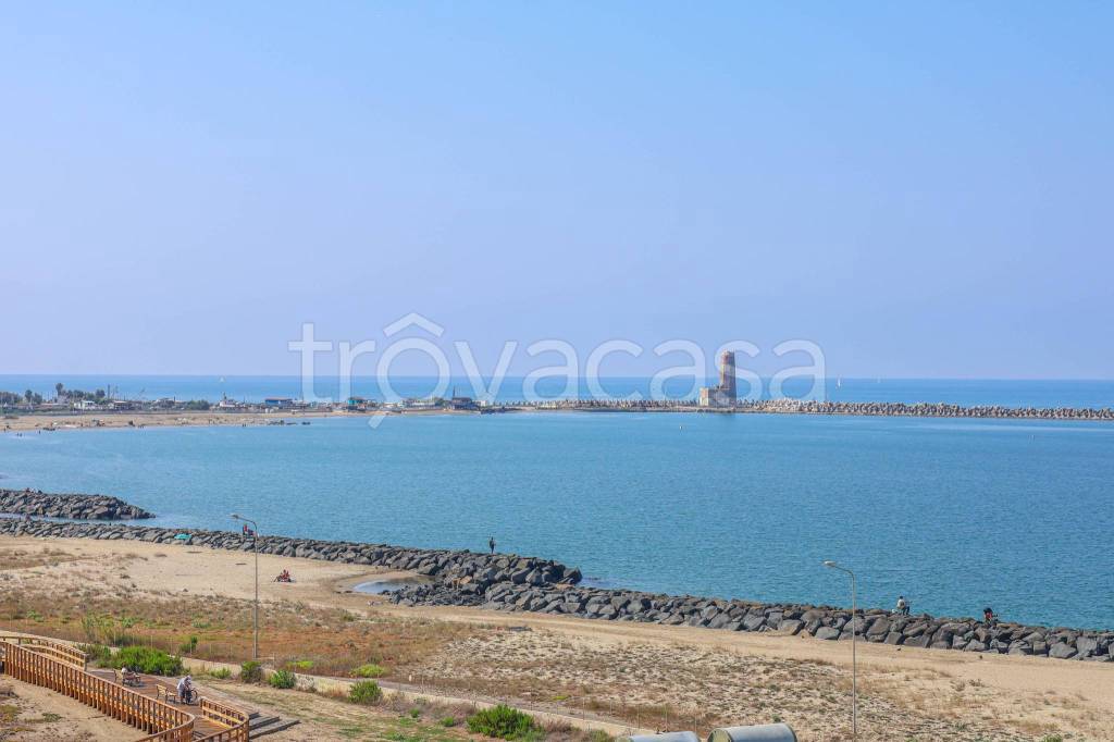 appartamento in vendita a Fiumicino in zona Isola Sacra