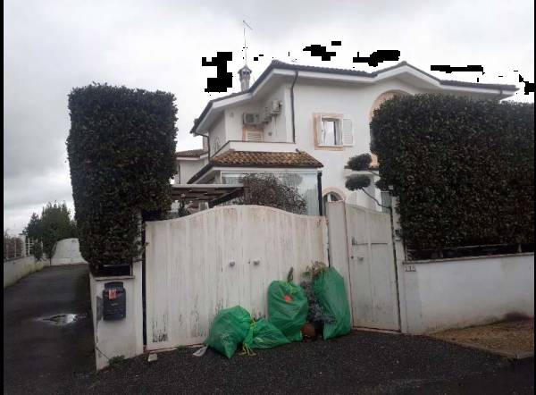casa indipendente in vendita a Fiumicino in zona Fregene