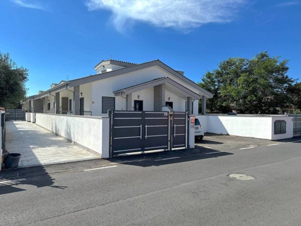 casa indipendente in vendita a Fiumicino in zona Focene