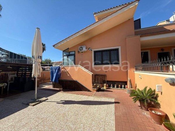 casa indipendente in vendita a Fiumicino in zona Isola Sacra