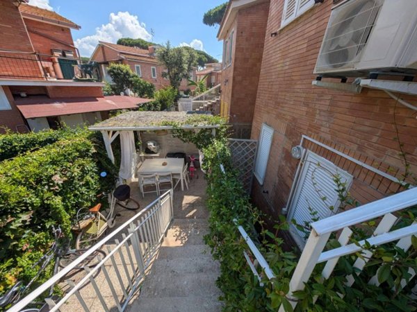 appartamento in vendita a Fiumicino in zona Fregene