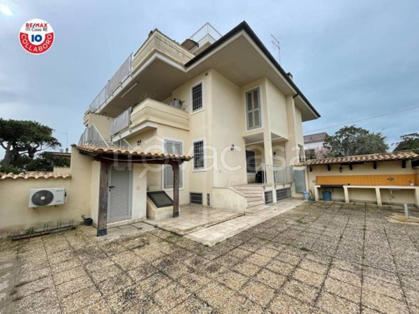 appartamento in vendita a Fiumicino in zona Fregene