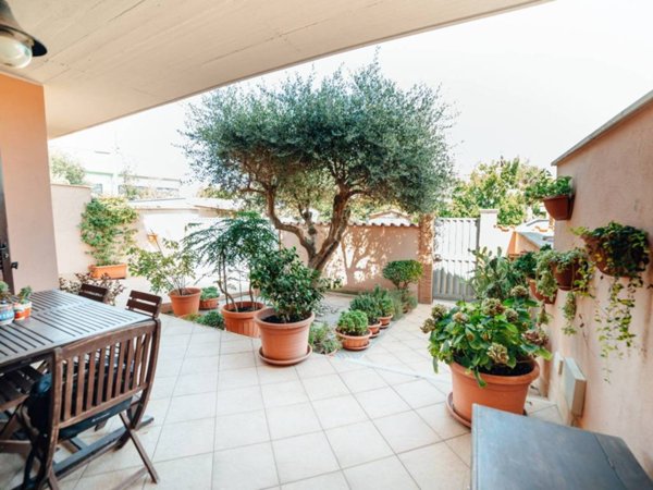 casa indipendente in vendita a Fiumicino in zona Focene