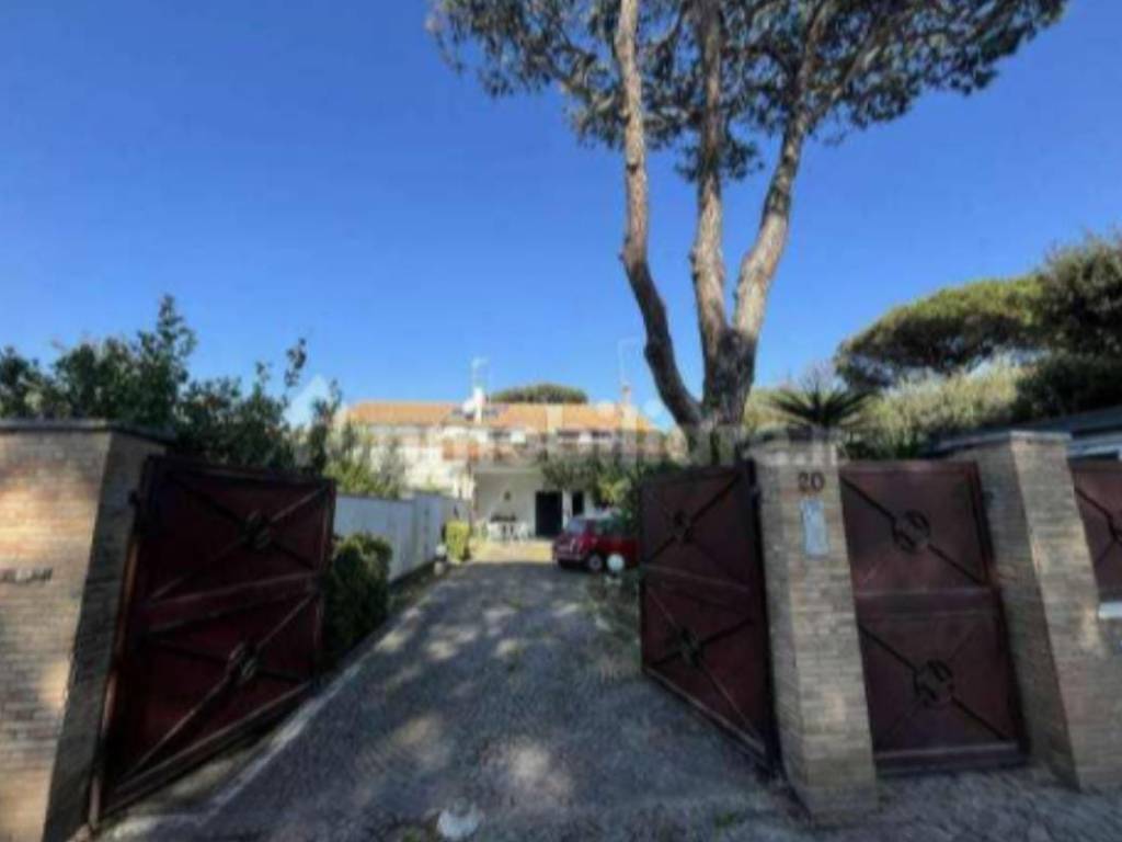 casa indipendente in vendita a Fiumicino in zona Fregene