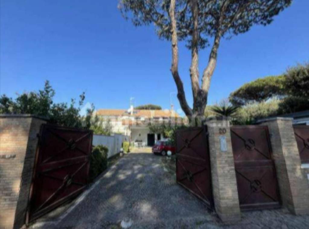 casa indipendente in vendita a Fiumicino in zona Fregene