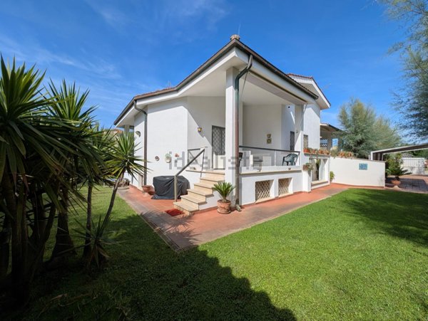 casa indipendente in vendita a Fiumicino