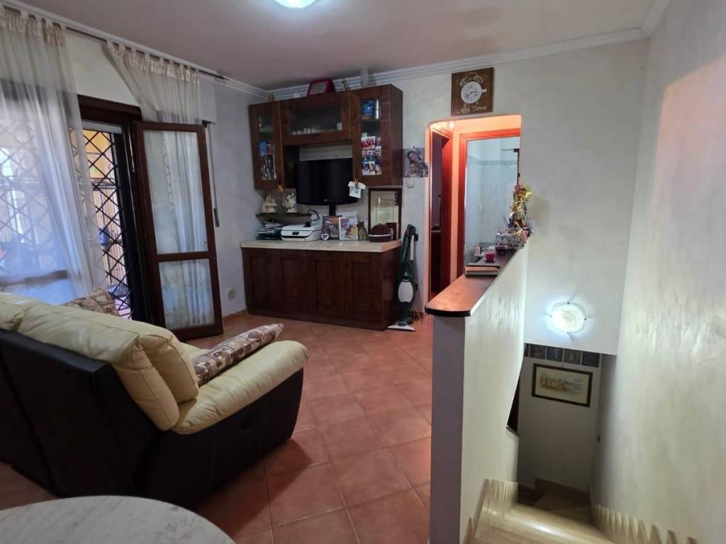 casa indipendente in vendita a Fiumicino in zona Passo Oscuro