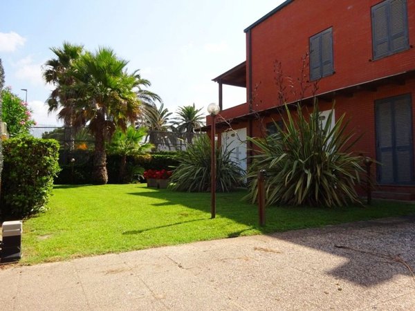 casa indipendente in vendita a Fiumicino in zona Fregene