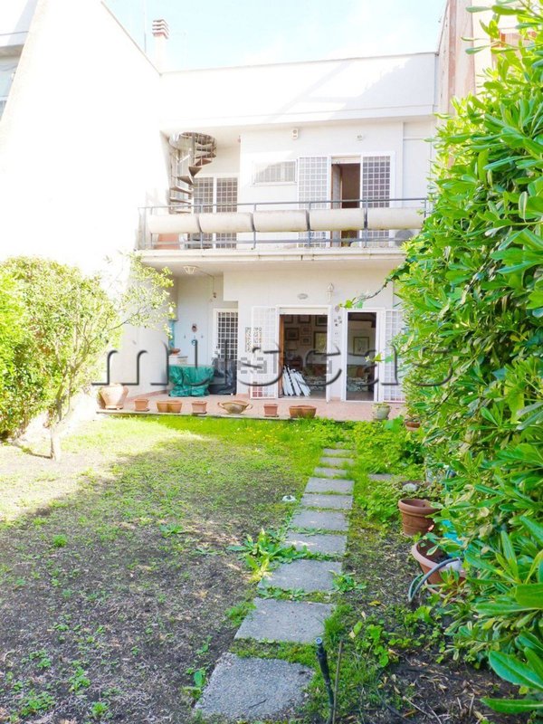 appartamento in vendita a Fiumicino in zona Fregene