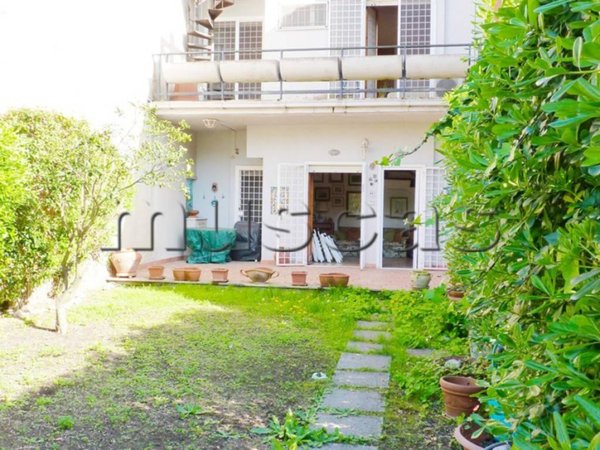 appartamento in vendita a Fiumicino in zona Fregene