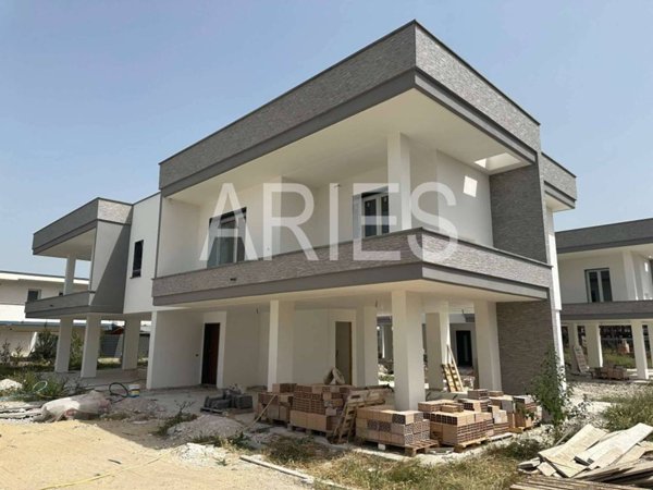 casa indipendente in vendita a Fiumicino in zona Maccarese