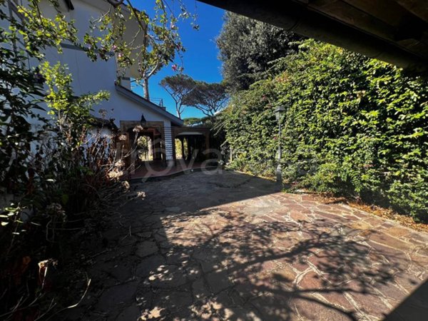 casa indipendente in vendita a Fiumicino in zona Fregene
