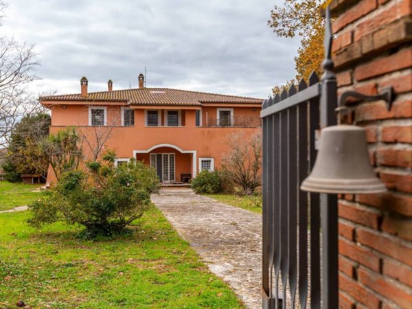 casa indipendente in vendita a Fiumicino in zona Torrimpietra