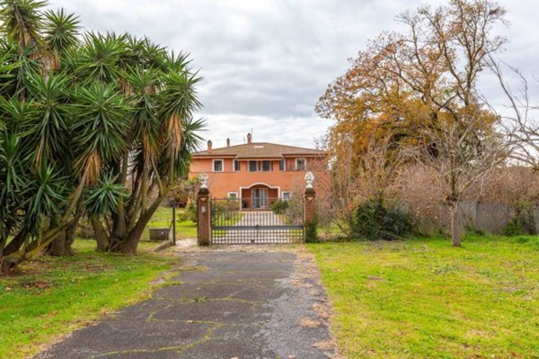 casa indipendente in vendita a Fiumicino in zona Aeroporto 