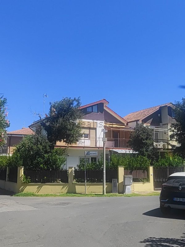 appartamento in vendita a Fiumicino in zona Fregene