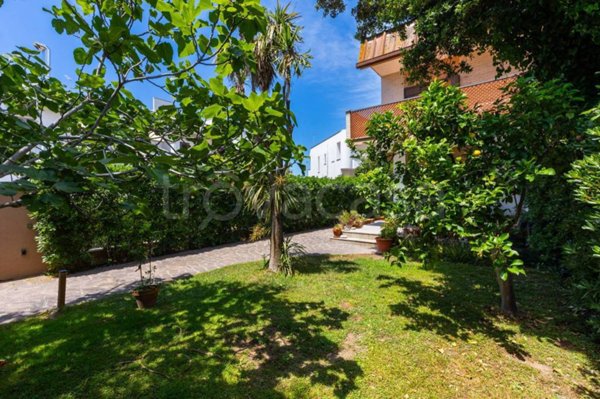 casa indipendente in vendita a Fiumicino in zona Fregene