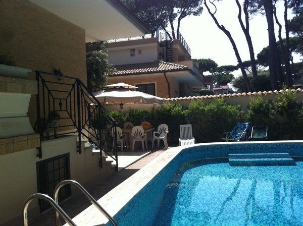 casa indipendente in vendita a Fiumicino in zona Fregene