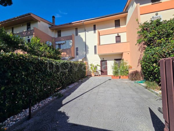 casa indipendente in vendita a Fiumicino in zona Fregene