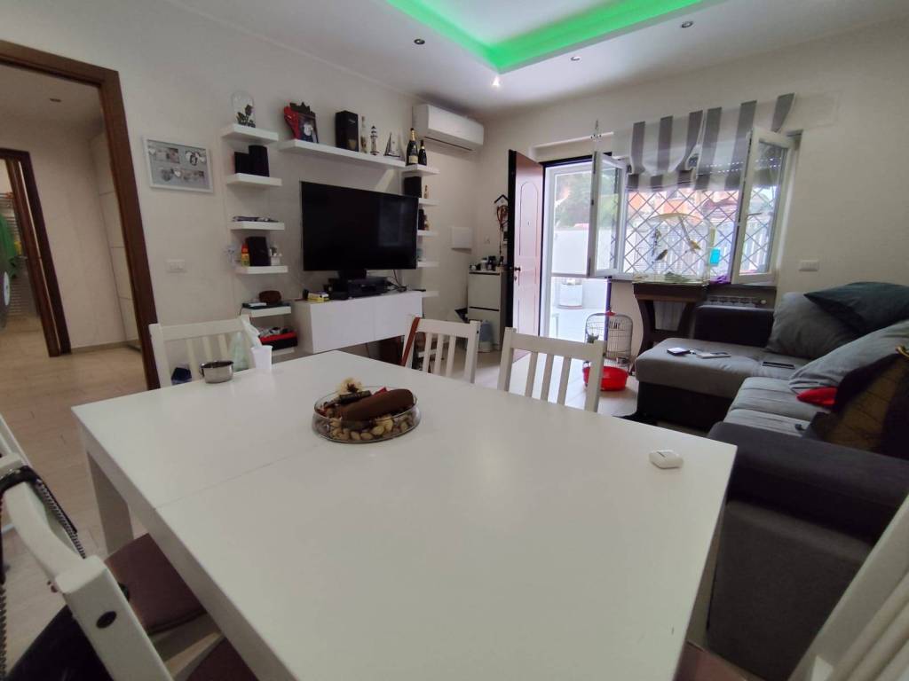 casa indipendente in vendita a Fiumicino in zona Isola Sacra