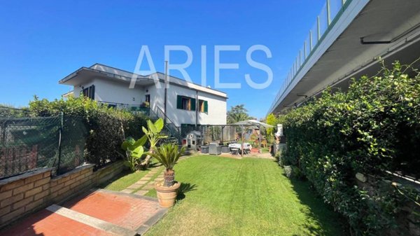 appartamento in vendita a Fiumicino in zona Isola Sacra