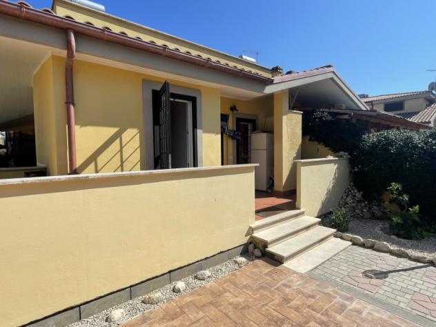 casa indipendente in vendita a Fiumicino in zona Isola Sacra