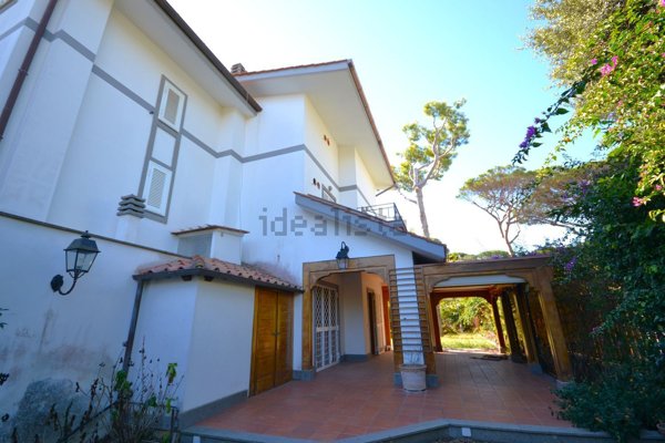 casa indipendente in vendita a Fiumicino in zona Fregene