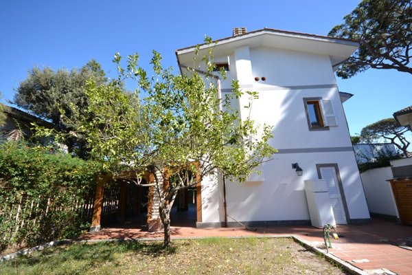 casa indipendente in vendita a Fiumicino in zona Fregene