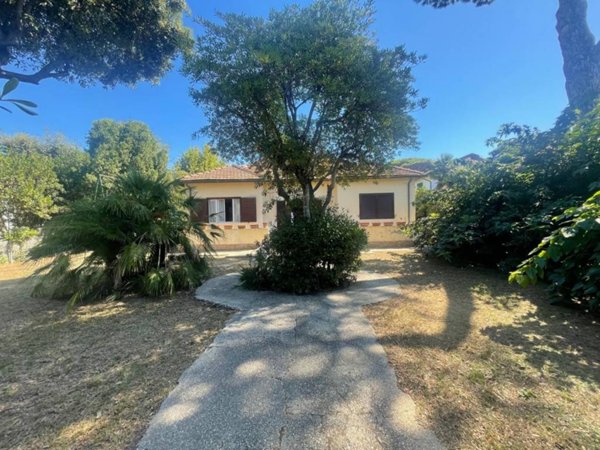 casa indipendente in vendita a Fiumicino in zona Fregene