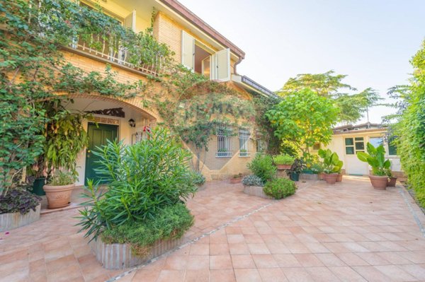 casa indipendente in vendita a Fiumicino