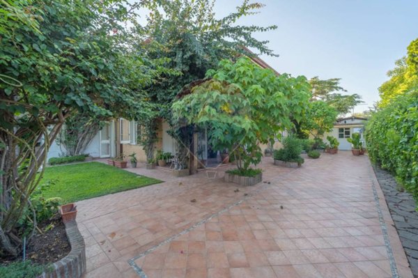 casa indipendente in vendita a Fiumicino in zona Isola Sacra
