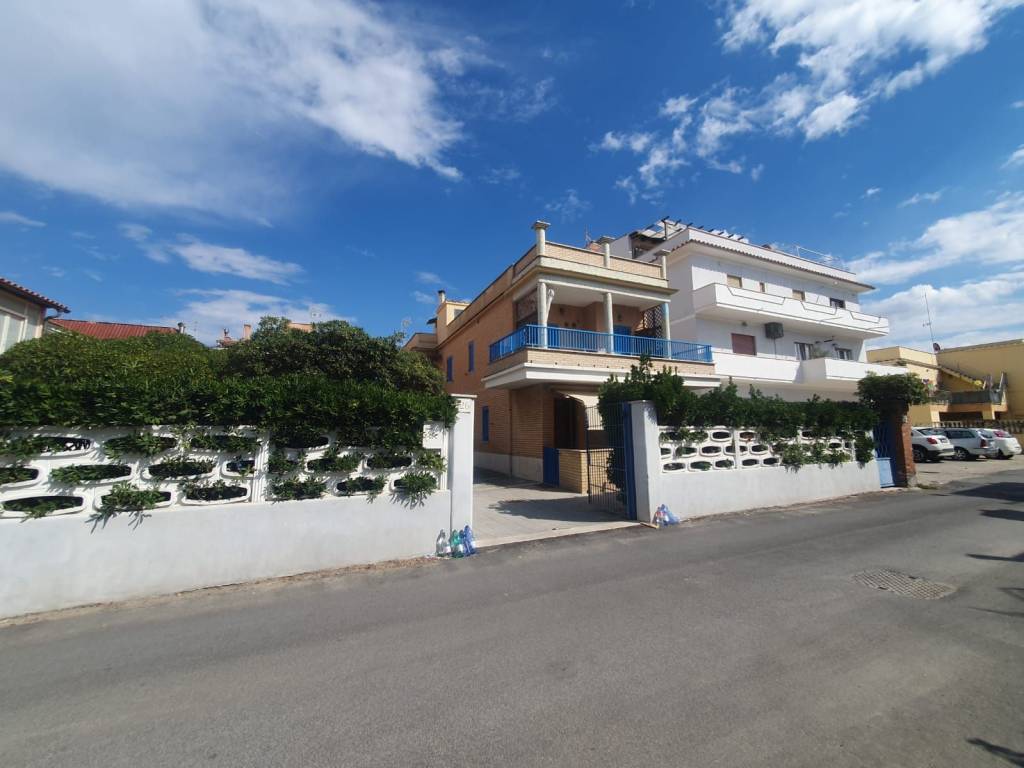appartamento in vendita a Fiumicino in zona Palidoro
