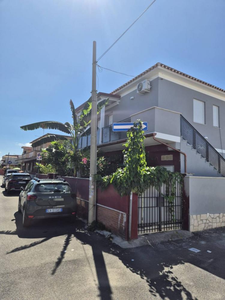 appartamento in vendita a Fiumicino in zona Isola Sacra